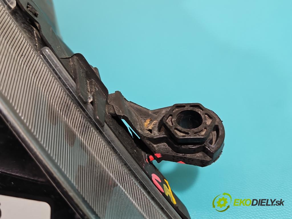 Seat Leon III 2012-2020 2.0 tdi 150 HP manual 110 kW 1968 cm3 5- Reflektor: pravý 5F1941008B (Pravé)