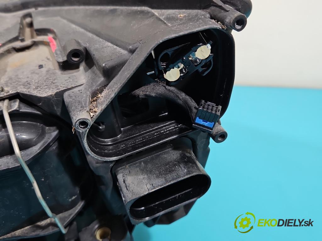 Seat Leon III 2012-2020 2.0 tdi 150 HP manual 110 kW 1968 cm3 5- Reflektor: pravý 5F1941008B (Pravé)