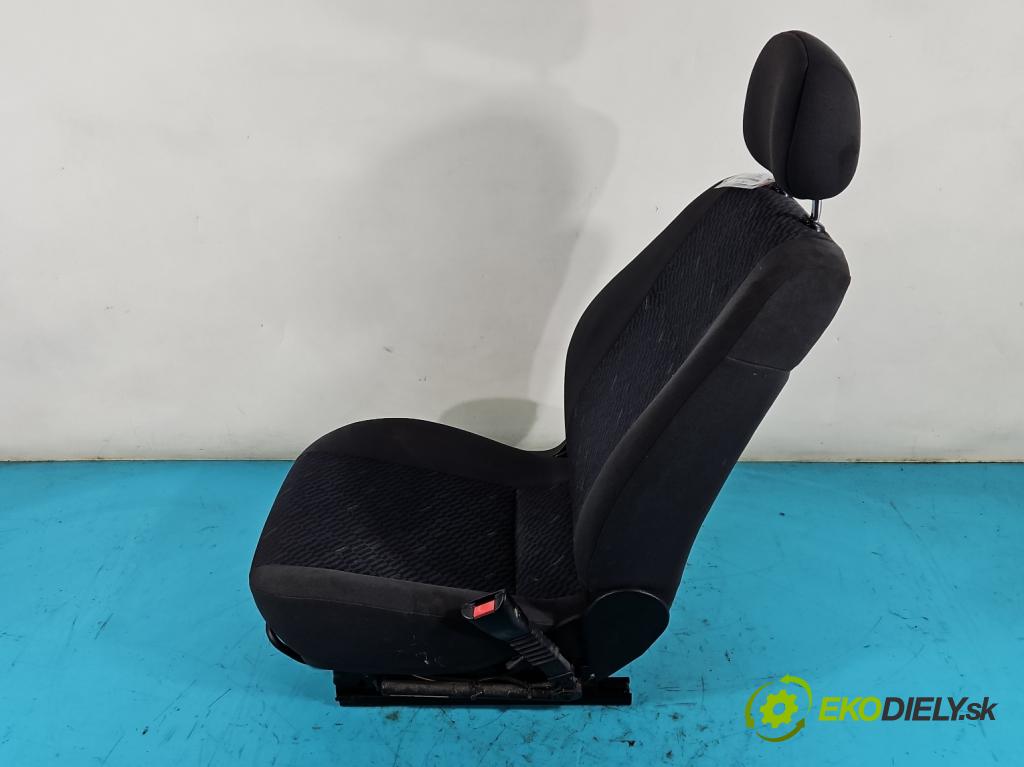 Ford Focus Mk1 1998-2004 1.8 tdci 116 HP manual 85 kW 1753 cm3 5- Sedačka pravý  (Sedačky, sedadlá)