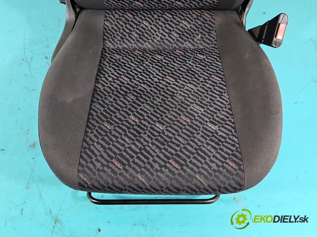 Ford Focus Mk1 1998-2004 1.8 tdci 116 HP manual 85 kW 1753 cm3 5- Sedačka pravý  (Sedačky, sedadlá)