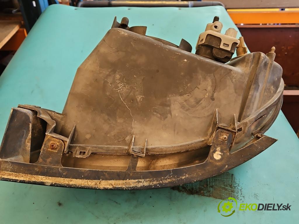 Daewoo Lanos 1.5 16V 99 HP manual 73 kW 1498 cm3 4- Reflektor: pravý  (Pravé)