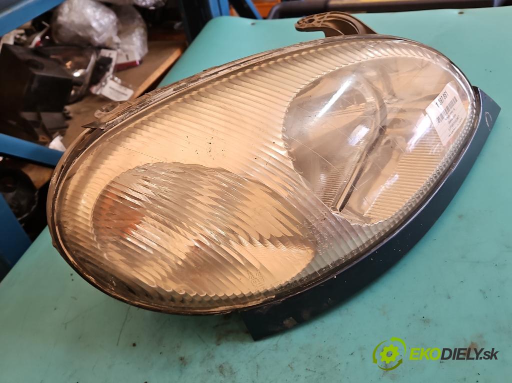 Daewoo Lanos 1.5 16V 99 HP manual 73 kW 1498 cm3 4- Reflektor: pravý  (Pravé)