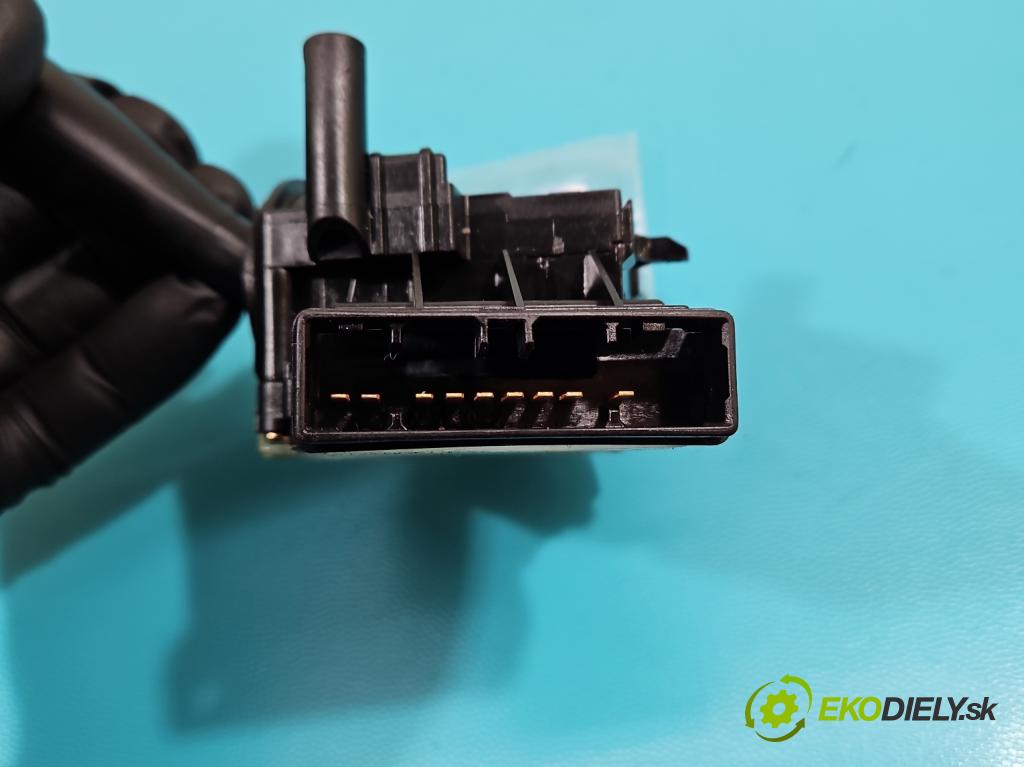 Hyundai Getz 1.1 12V 67KM manual 49 kW 1086 cm3 5- prepínač smeroviek 32932A (Prepínače, spínače, tlačidlá a ovládače kúrenia)