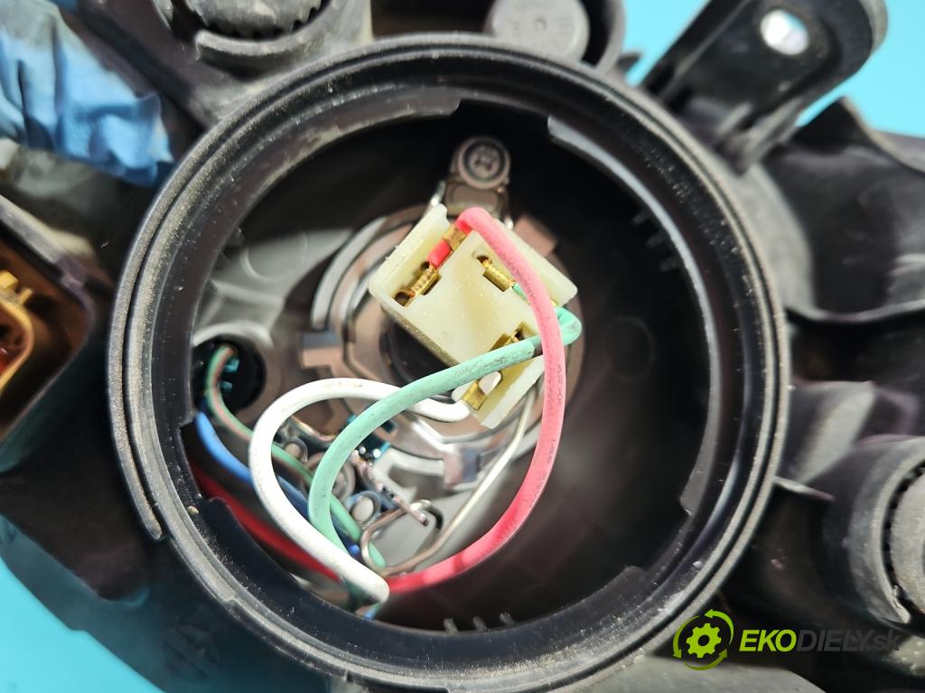 Hyundai Getz 1.1 12V 67KM manual 49 kW 1086 cm3 5- Reflektor: pravý  (Pravé)