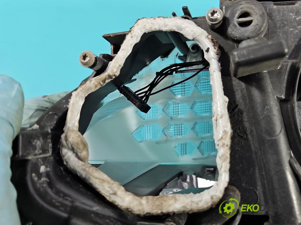 Bmw 5 F10 2010-2017 3.0d 258 HP automatic 190 kW 2993 cm3 5- Reflektor: pravý 7203252 (Pravé)