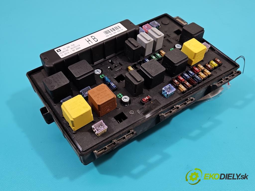 Opel Zafira B 2005-2014 1.9 cdti 120 hp manual 88 kW 1910 cm3 5- skříňka pojistková 13206754 (Pojistkové skříňky)