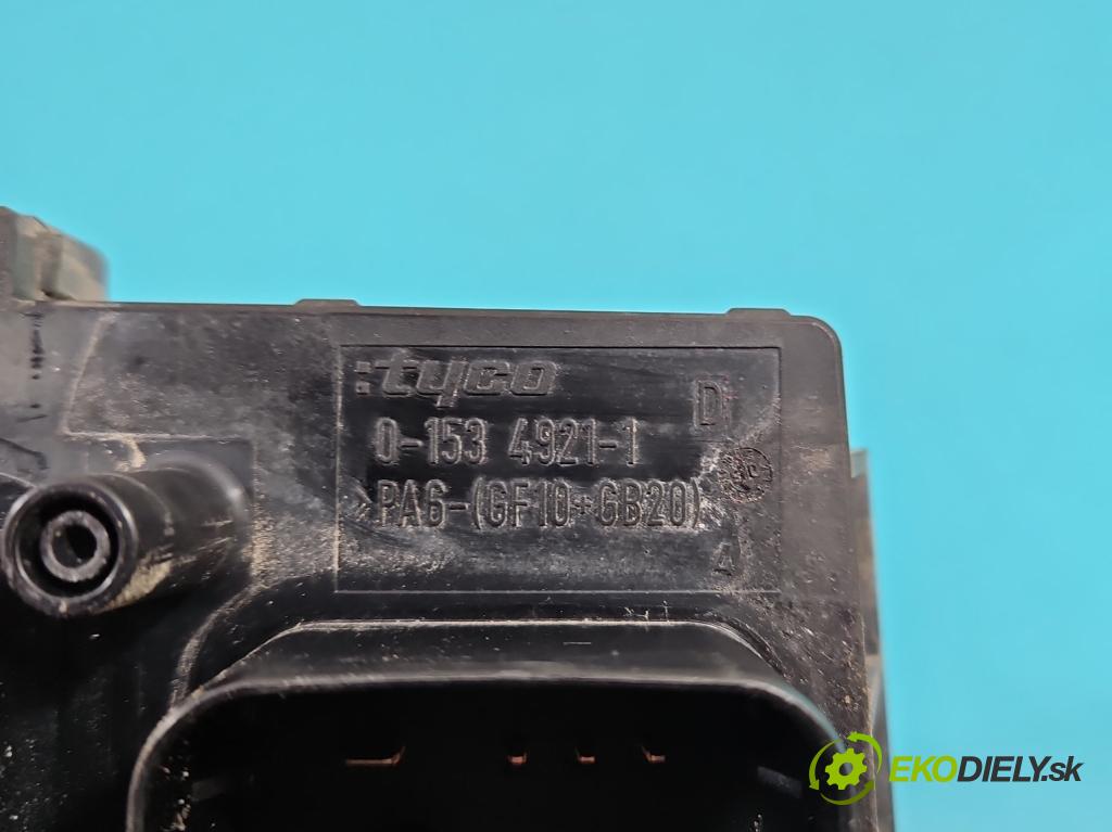 Opel Zafira B 2005-2014 1.9 cdti 120 hp manual 88 kW 1910 cm3 5- skříňka pojistková 13206754 (Pojistkové skříňky)