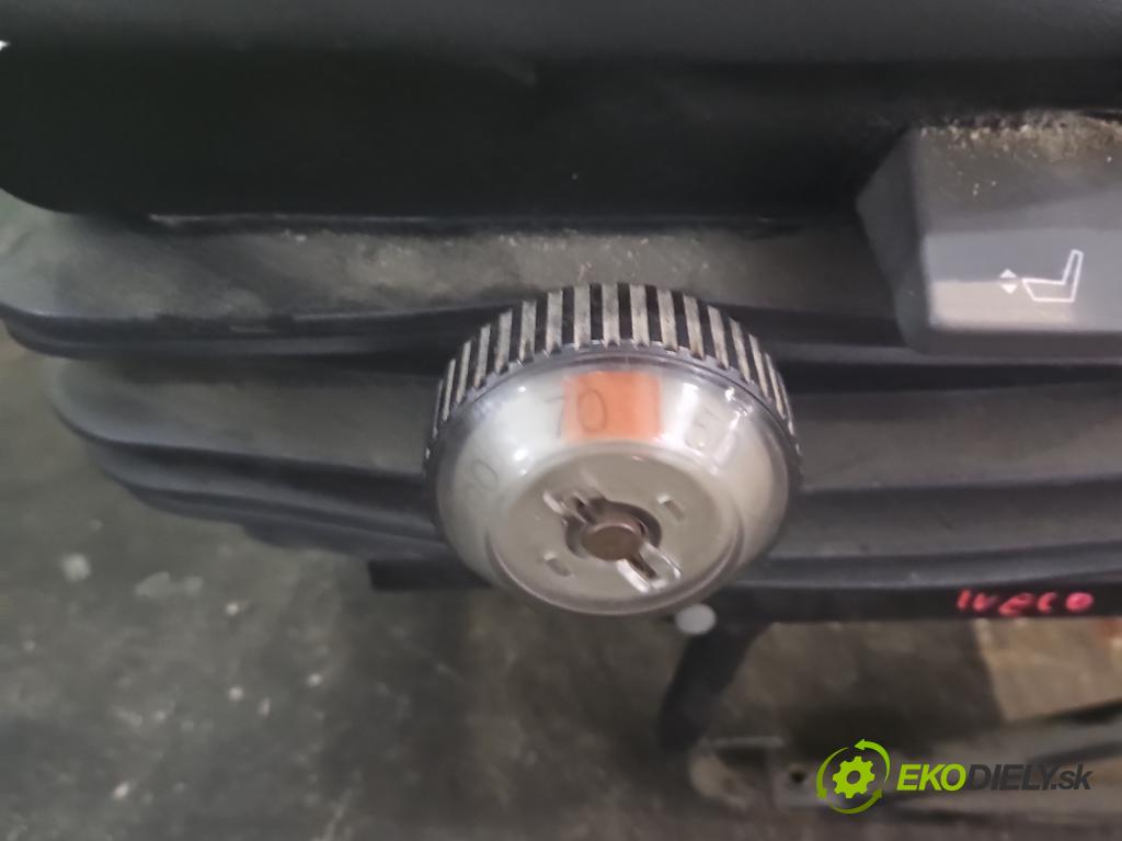 Iveco Daily IV 2006-2014 2.3 HPI 116 HP manual 85 kW 2287 cm3 5- Sedačka ľavý  (Sedačky, sedadlá)