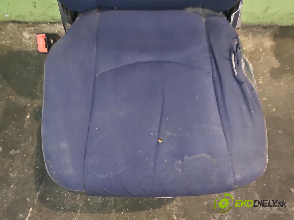 Iveco Daily IV 2006-2014 2.3 HPI 116 HP manual 85 kW 2287 cm3 5- Sedačka ľavý  (Sedačky, sedadlá)