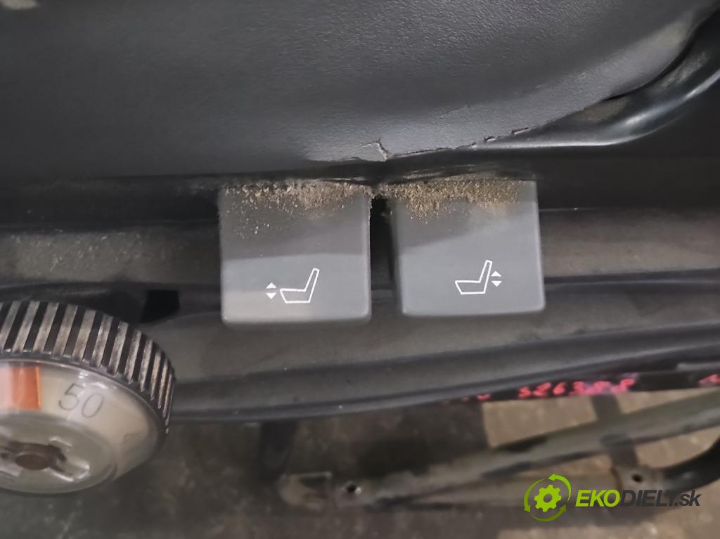 Iveco Daily IV 2006-2014 2.3 HPI 116 HP manual 85 kW 2287 cm3 5- Sedačka ľavý  (Sedačky, sedadlá)