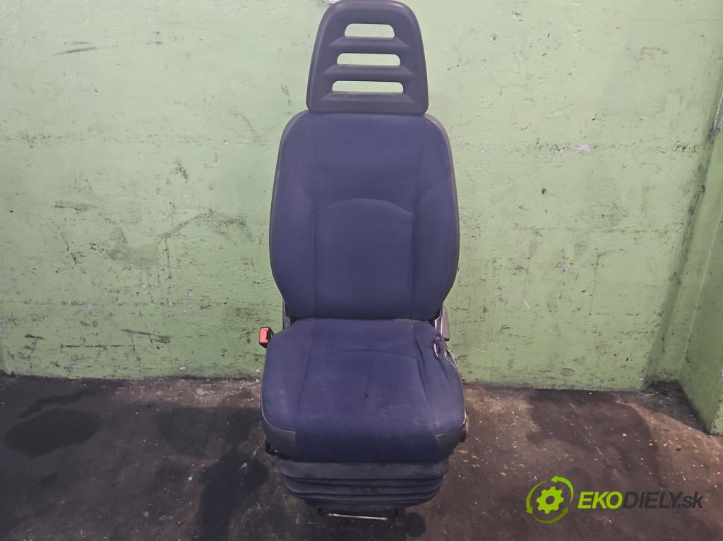 Iveco Daily IV 2006-2014 2.3 HPI 116 HP manual 85 kW 2287 cm3 5- Sedačka ľavý  (Sedačky, sedadlá)