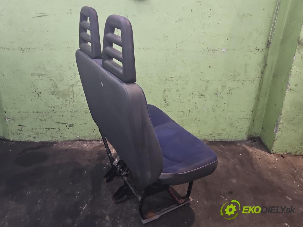 Iveco Daily IV 2006-2014 2.3 HPI 116 HP manual 85 kW 2287 cm3 5- Sedačka pravý  (Sedačky, sedadlá)