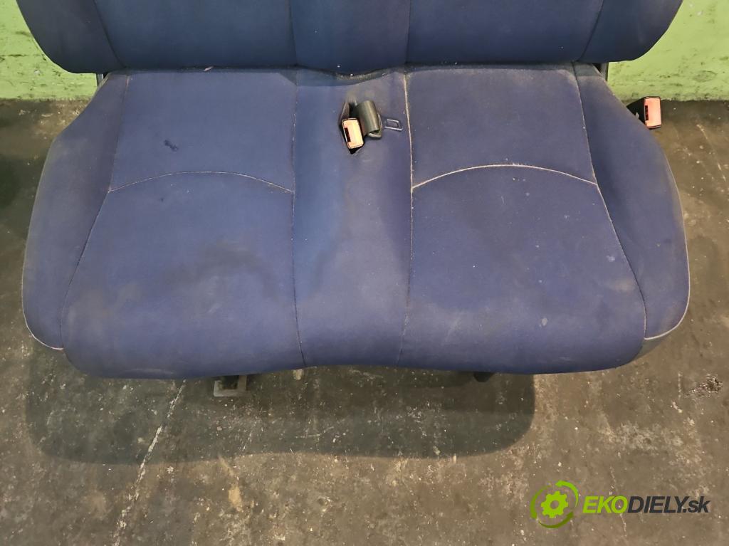 Iveco Daily IV 2006-2014 2.3 HPI 116 HP manual 85 kW 2287 cm3 5- Sedačka pravý  (Sedačky, sedadlá)