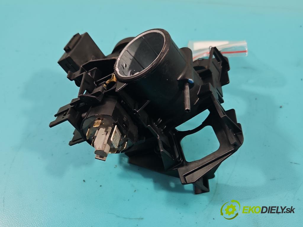 Opel Zafira A 1999-2005 2.2 dti 125 HP manual 92 kW 2172 cm3 5- Spínačka  (Spínacie skrinky a kľúče)