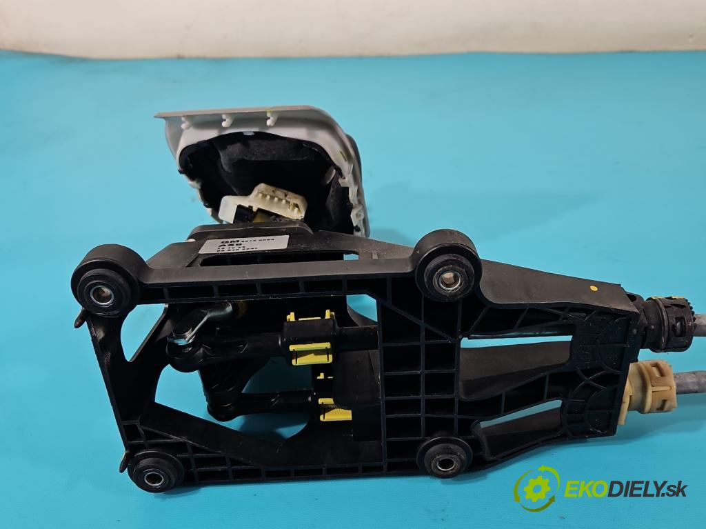 Chevrolet Aveo T300 2011-2014 1.2 16V 69KM manual 51 kW 1229 cm3 5- Páka: Změny: stupeň,rýchlosť 25190094 (Rýchlostná páka (kulisa))