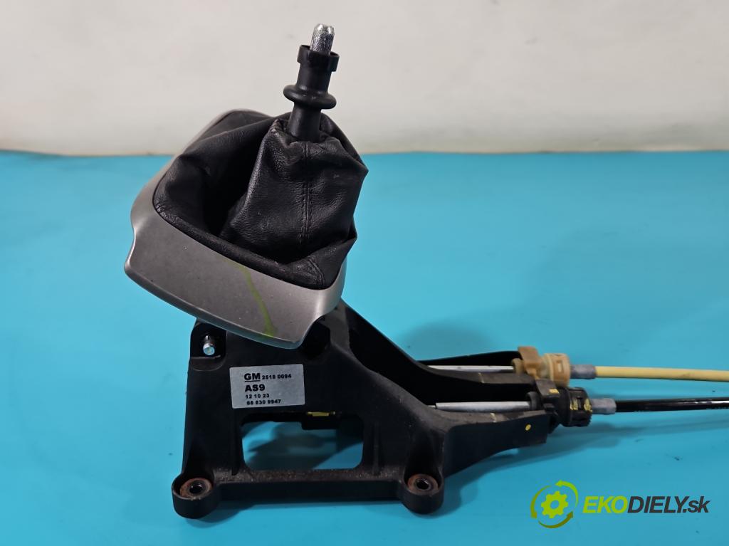 Chevrolet Aveo T300 2011-2014 1.2 16V 69KM manual 51 kW 1229 cm3 5- Páka: Změny: stupeň,rýchlosť 25190094 (Rýchlostná páka (kulisa))