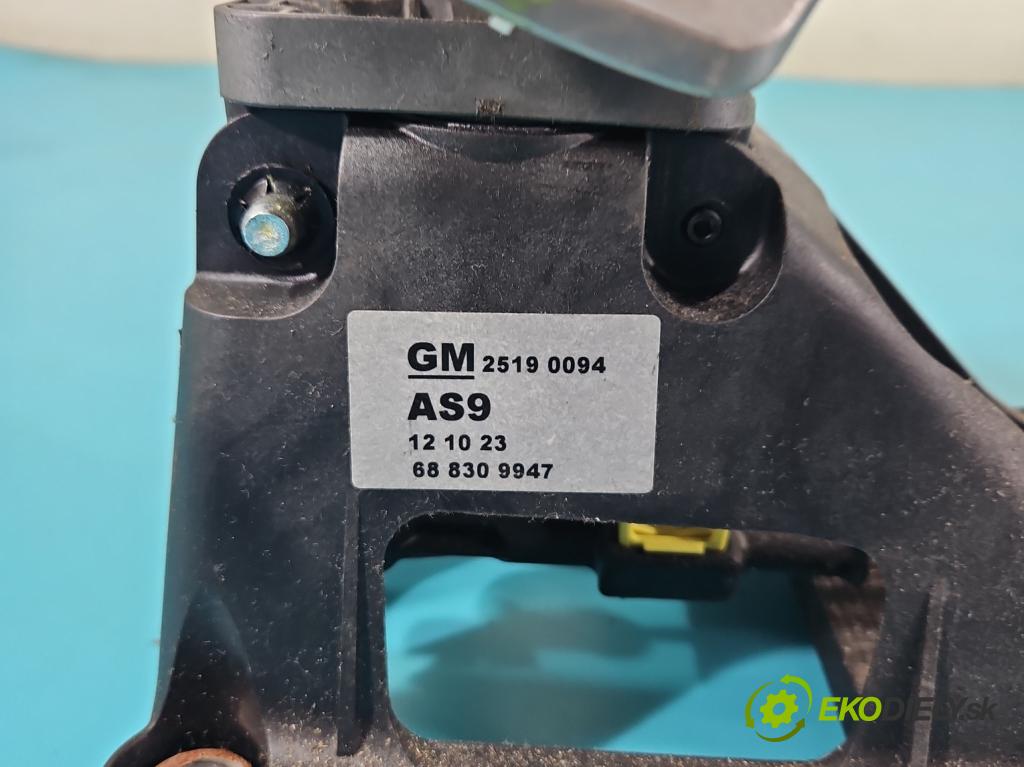 Chevrolet Aveo T300 2011-2014 1.2 16V 69KM manual 51 kW 1229 cm3 5- Páka: Změny: stupeň,rýchlosť 25190094 (Rýchlostná páka (kulisa))