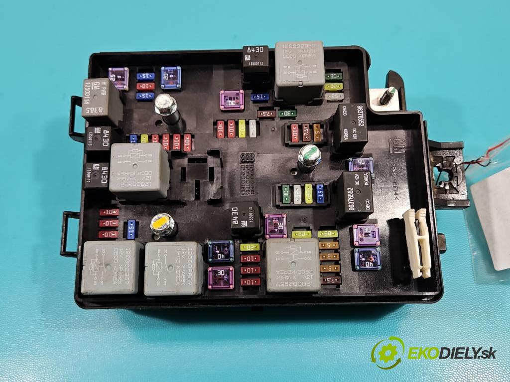 Chevrolet Aveo T300 2011-2014 1.2 16V 69KM manual 51 kW 1229 cm3 5- skříňka pojistková 95092982 (Pojistkové skříňky)