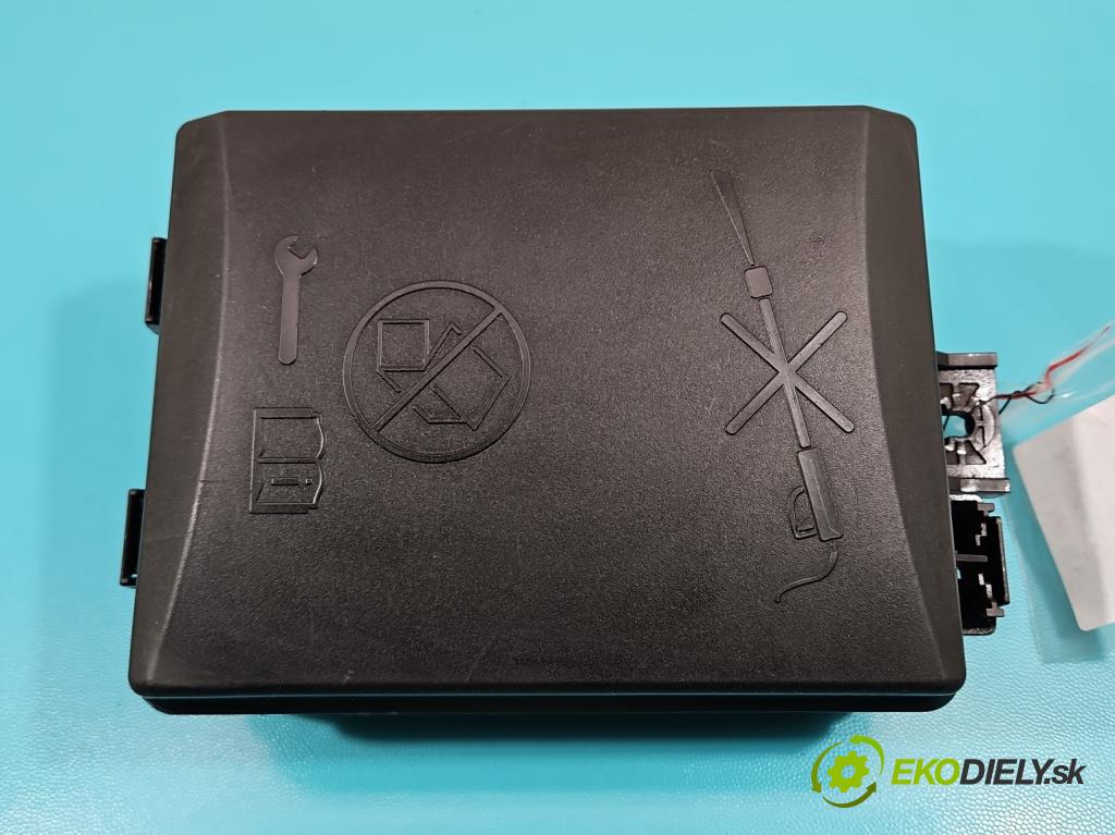 Chevrolet Aveo T300 2011-2014 1.2 16V 69KM manual 51 kW 1229 cm3 5- skříňka pojistková 95092982 (Pojistkové skříňky)