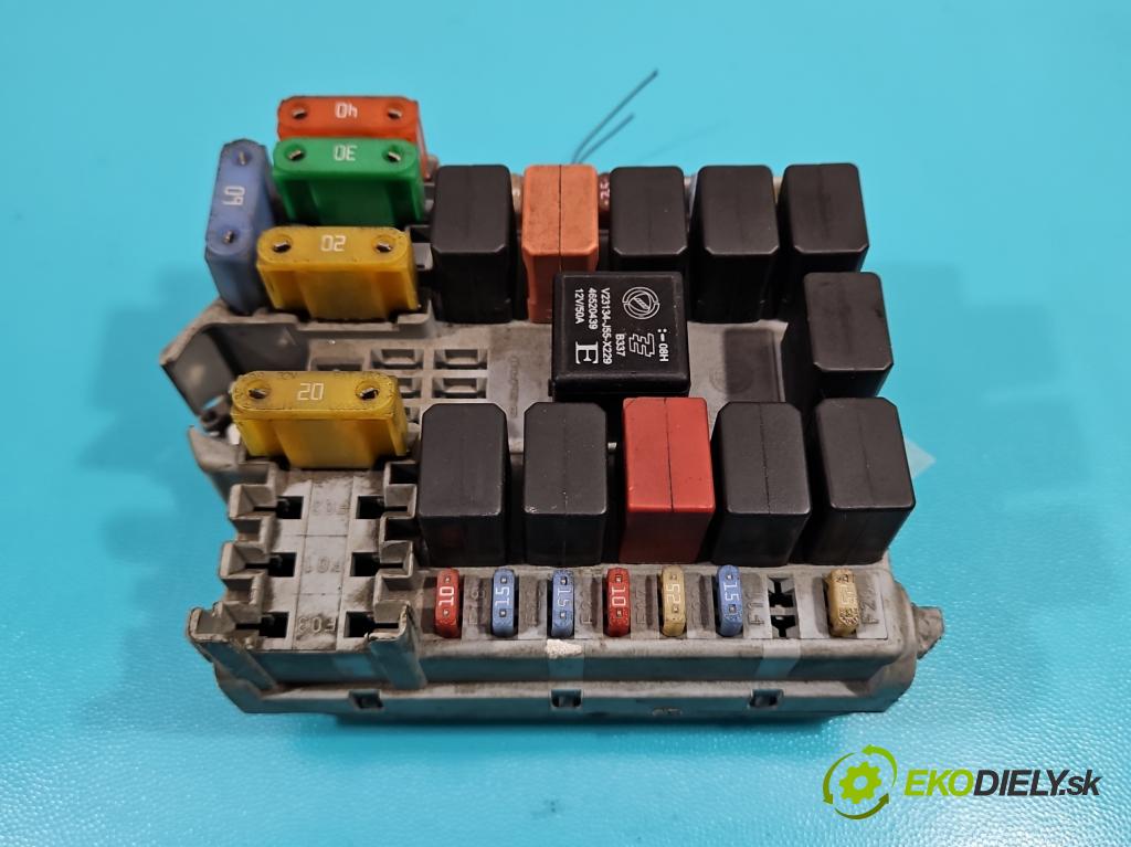 Iveco Daily IV 2006-2014 2.3 HPI 116 hp manual 85 kW 2287 cm3 5- skříňka pojistková 69501260 (Pojistkové skříňky)