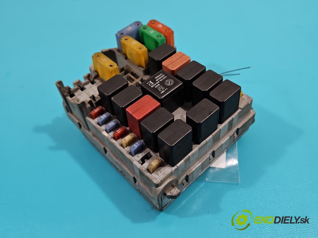 Iveco Daily IV 2006-2014 2.3 HPI 116 hp manual 85 kW 2287 cm3 5- skříňka pojistková 69501260 (Pojistkové skříňky)