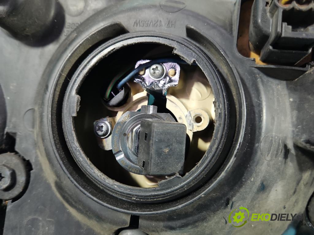 Hyundai Elantra III 2000-2006 1.6 16V 107 HP manual 79 kW 1599 cm3 5- Reflektor: pravý 92102-2DXXX (Pravé)