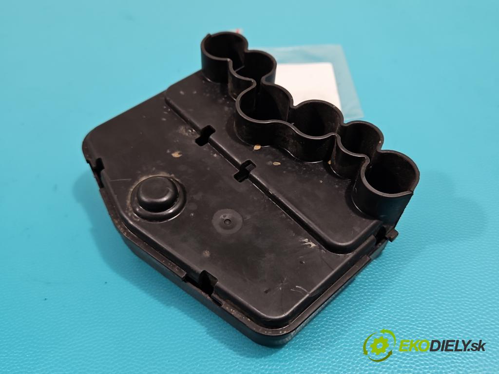 Vw Caddy IV 2020- 2.0 tdi 122 hp manual 90 kW 1968 cm3 5- skříňka pojistková 5WA937548 (Pojistkové skříňky)