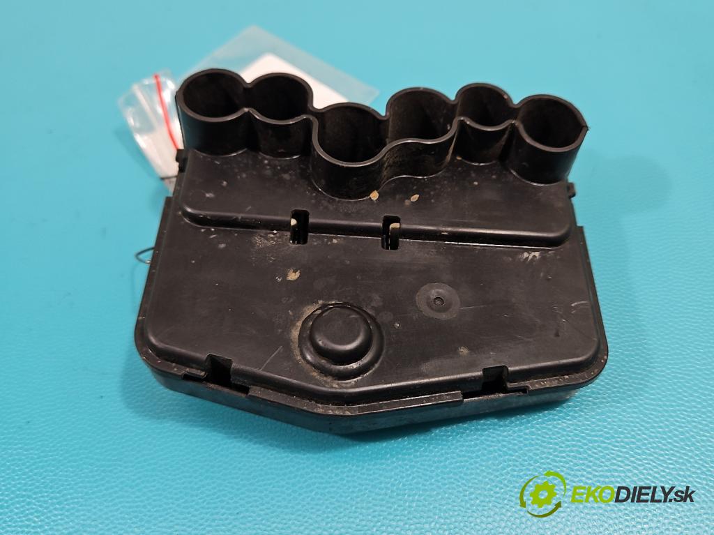 Vw Caddy IV 2020- 2.0 tdi 122 hp manual 90 kW 1968 cm3 5- skříňka pojistková 5WA937548 (Pojistkové skříňky)