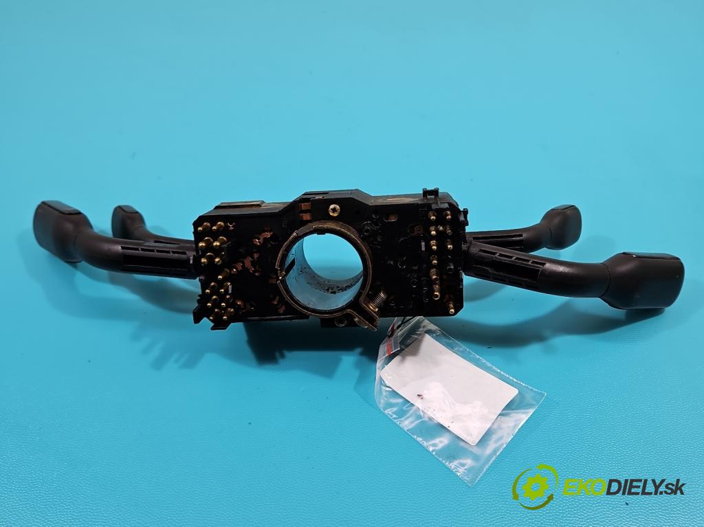 Audi 80 B3 1986-1991 1.8 karburátor: 75 HP manual 55 kW 1760 cm3 4- prepínač komplex:  (Prepínače, spínače, tlačidlá a ovládače kúrenia)