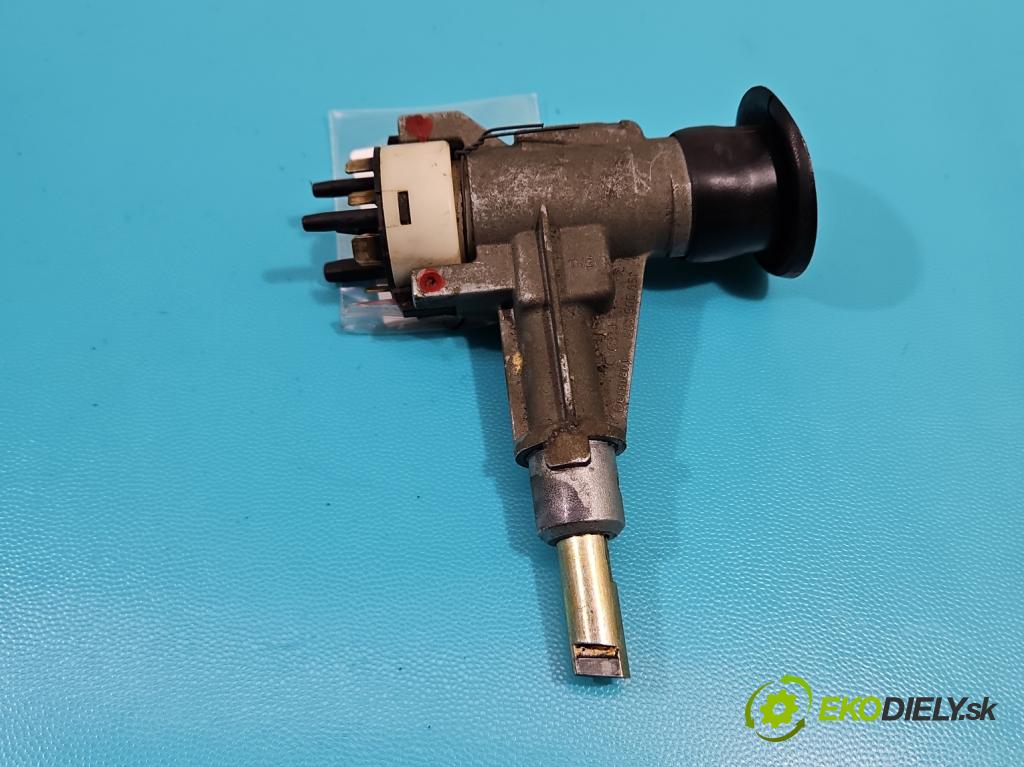 Audi 80 B3 1986-1991 1.8 karburátor: 75 HP manual 55 kW 1760 cm3 4- Spínačka 893905851 (Spínacie skrinky a kľúče)