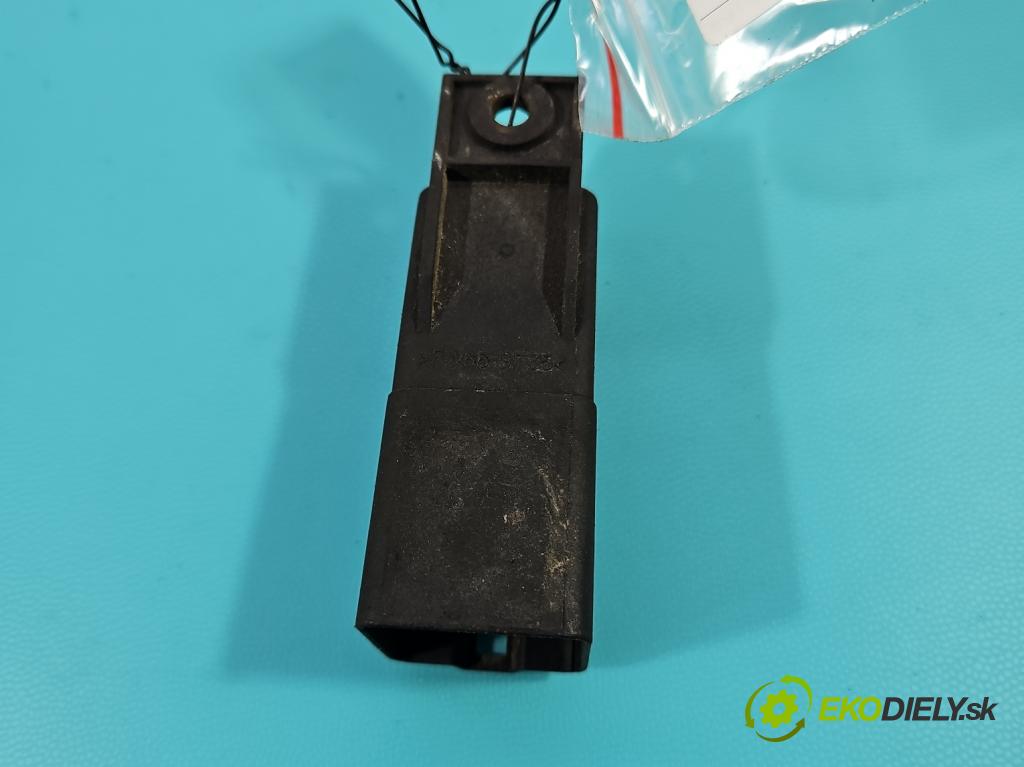 Iveco Daily III 1999-2006 2.3 HPI 116 HP manual 85 kW 2286 cm3 5- Relé: svíčky: zařicích: 0281003024 (Relé)