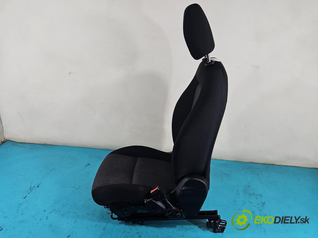 Fiat Tipo II 2015- 1.4 16V 95 HP manual 70 kW 1368 cm3 5- Sedačka pravý  (Sedačky, sedadlá)