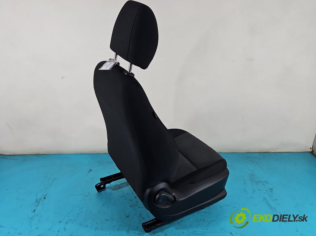 Fiat Tipo II 2015- 1.4 16V 95 HP manual 70 kW 1368 cm3 5- Sedačka pravý  (Sedačky, sedadlá)