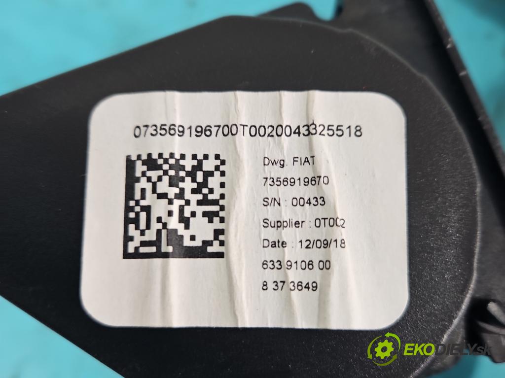 Fiat Tipo II 2015- 1.4 16V 95 HP manual 70 kW 1368 cm3 5- Pohovka: zadné  (Sedačky, sedadlá)