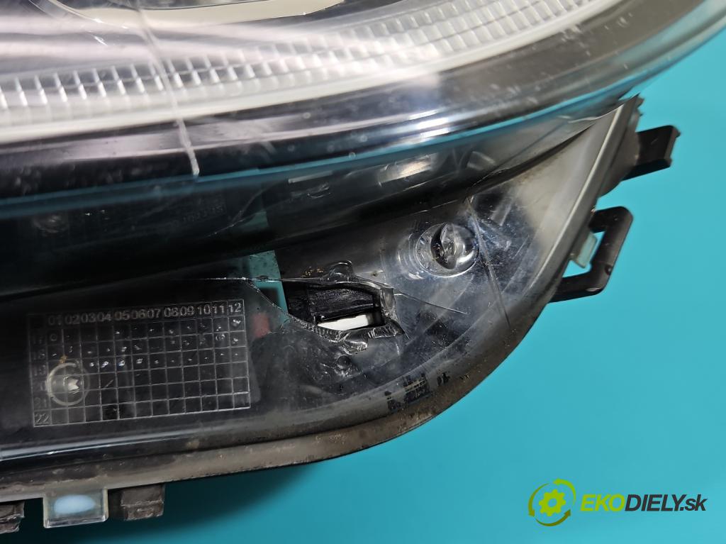 Renault Clio IV 2012-2020 0.9 T 90 HP manual 66 kW 898 cm3 5- Reflektor: pravý 260101766R (Pravé)