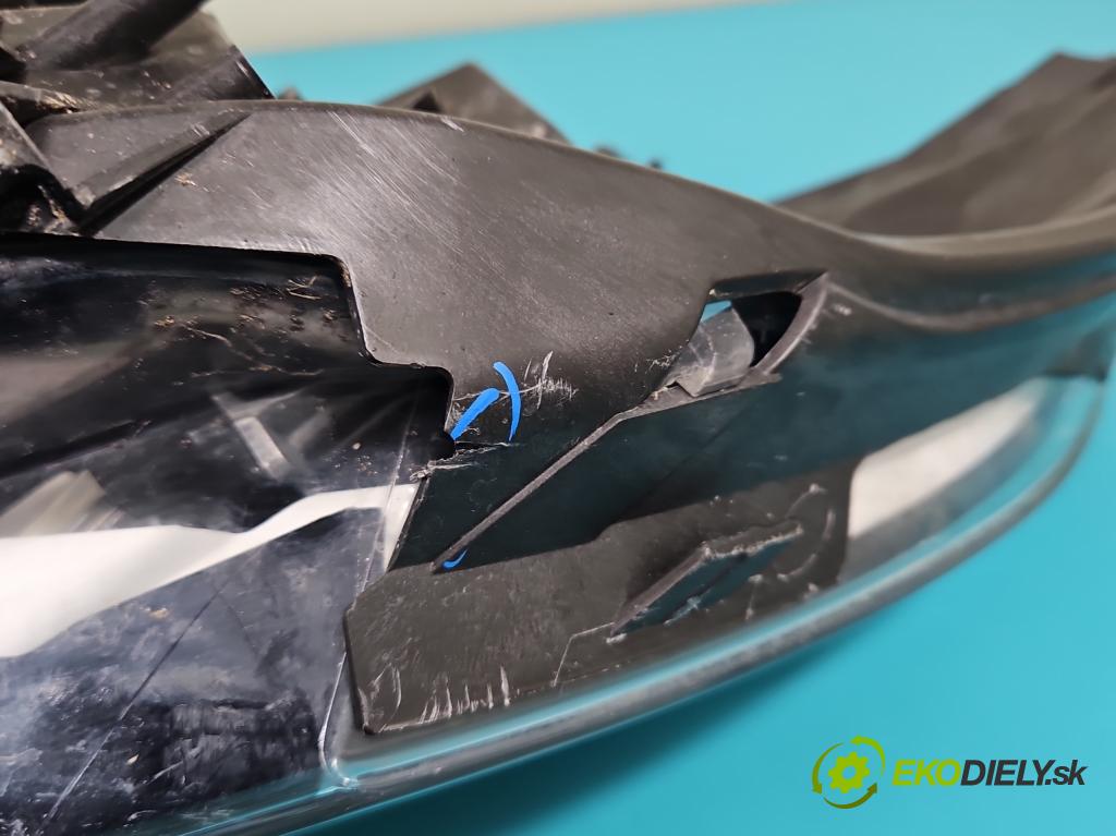 Renault Clio IV 2012-2020 0.9 T 90 HP manual 66 kW 898 cm3 5- Reflektor: pravý 260101766R (Pravé)