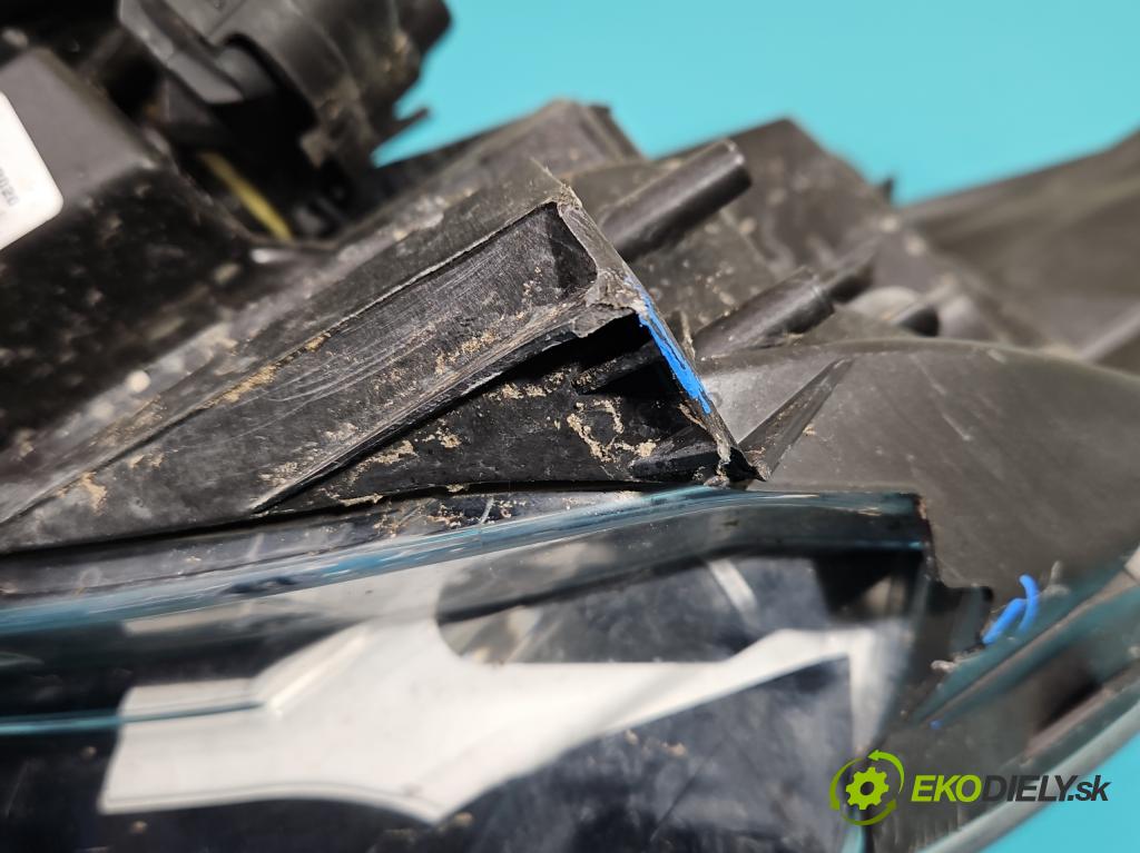 Renault Clio IV 2012-2020 0.9 T 90 HP manual 66 kW 898 cm3 5- Reflektor: pravý 260101766R (Pravé)