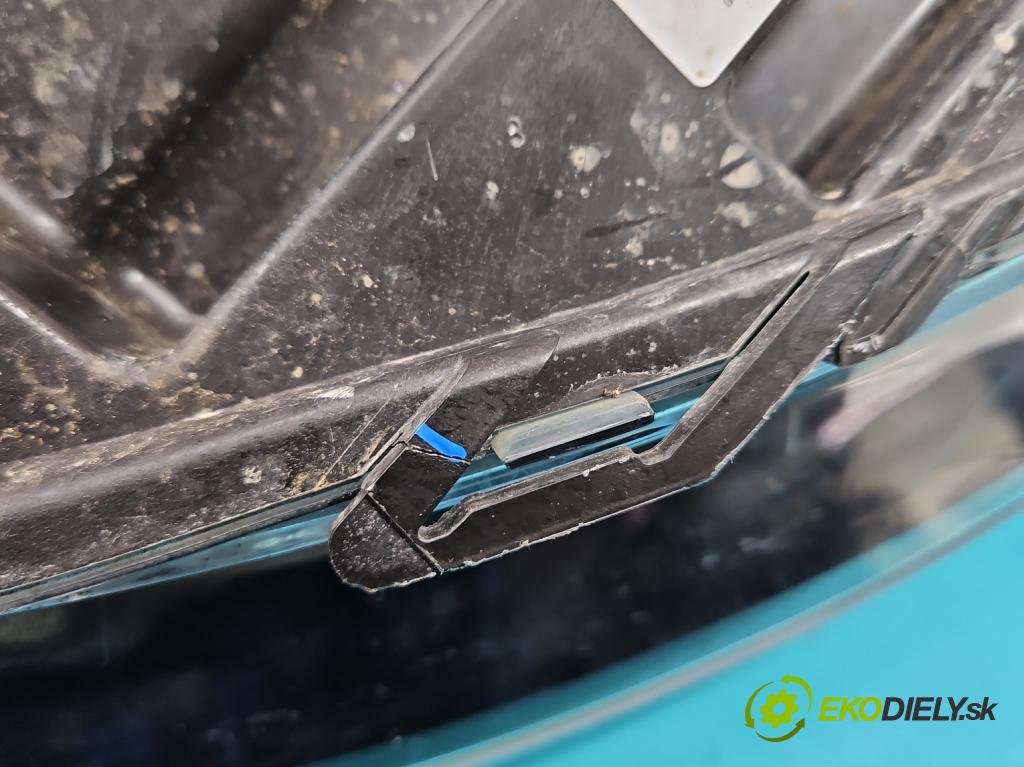 Renault Clio IV 2012-2020 0.9 T 90 HP manual 66 kW 898 cm3 5- Reflektor: pravý 260101766R (Pravé)