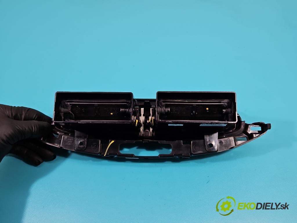 Fiat Tipo II 2015- 1.4 16V 95 HP manual 70 kW 1368 cm3 5- Mřížka: kúrenia stredová 07356936070 (Mriežky kúrenia (fukáre))