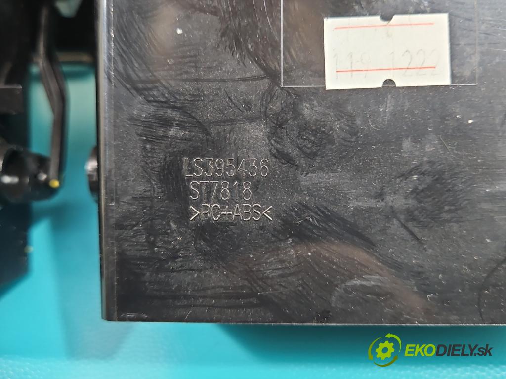 Fiat Tipo II 2015- 1.4 16V 95 HP manual 70 kW 1368 cm3 5- Mřížka: kúrenia stredová 07356936070 (Mriežky kúrenia (fukáre))