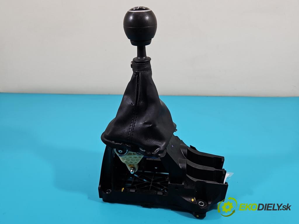 Fiat Tipo II 2015- 1.4 16V 95 HP manual 70 kW 1368 cm3 5- Páka: Změny: stupeň,rýchlosť 50295450 (Rýchlostné páky / kulisy)