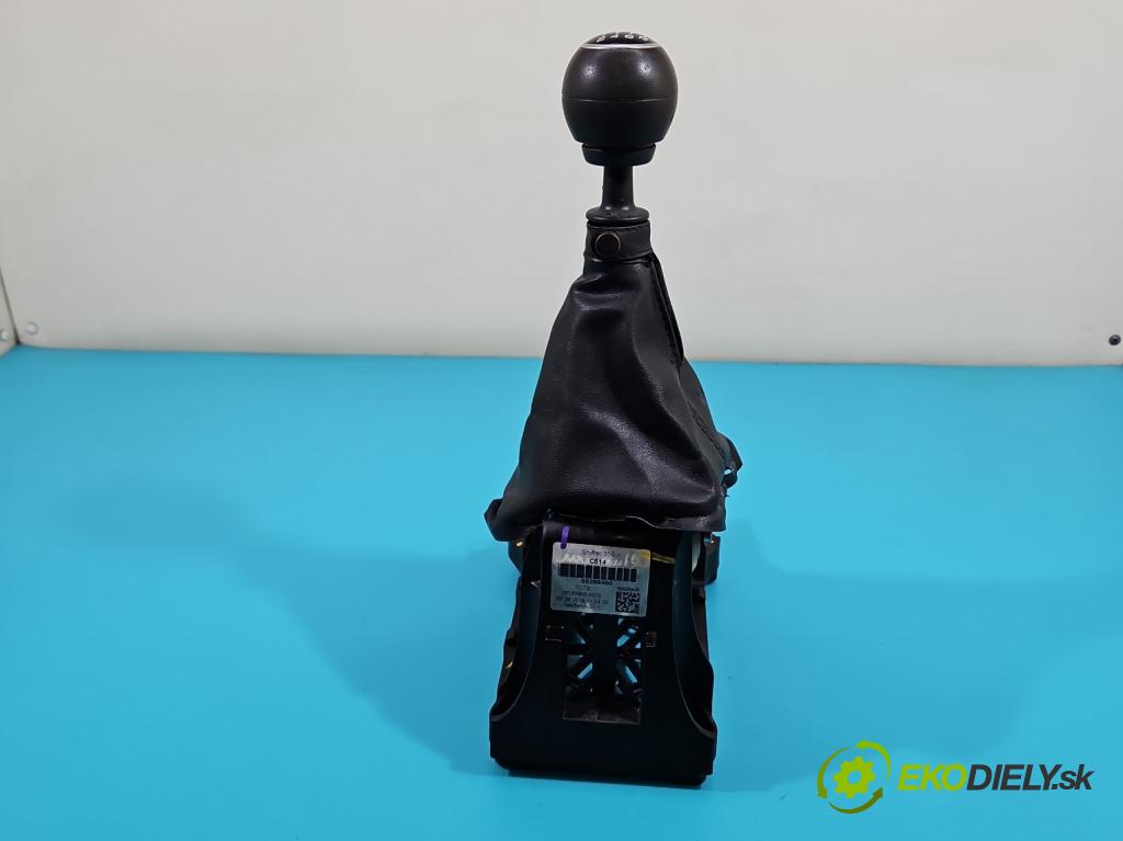 Fiat Tipo II 2015- 1.4 16V 95 HP manual 70 kW 1368 cm3 5- Páka: Změny: stupeň,rýchlosť 50295450 (Rýchlostné páky / kulisy)