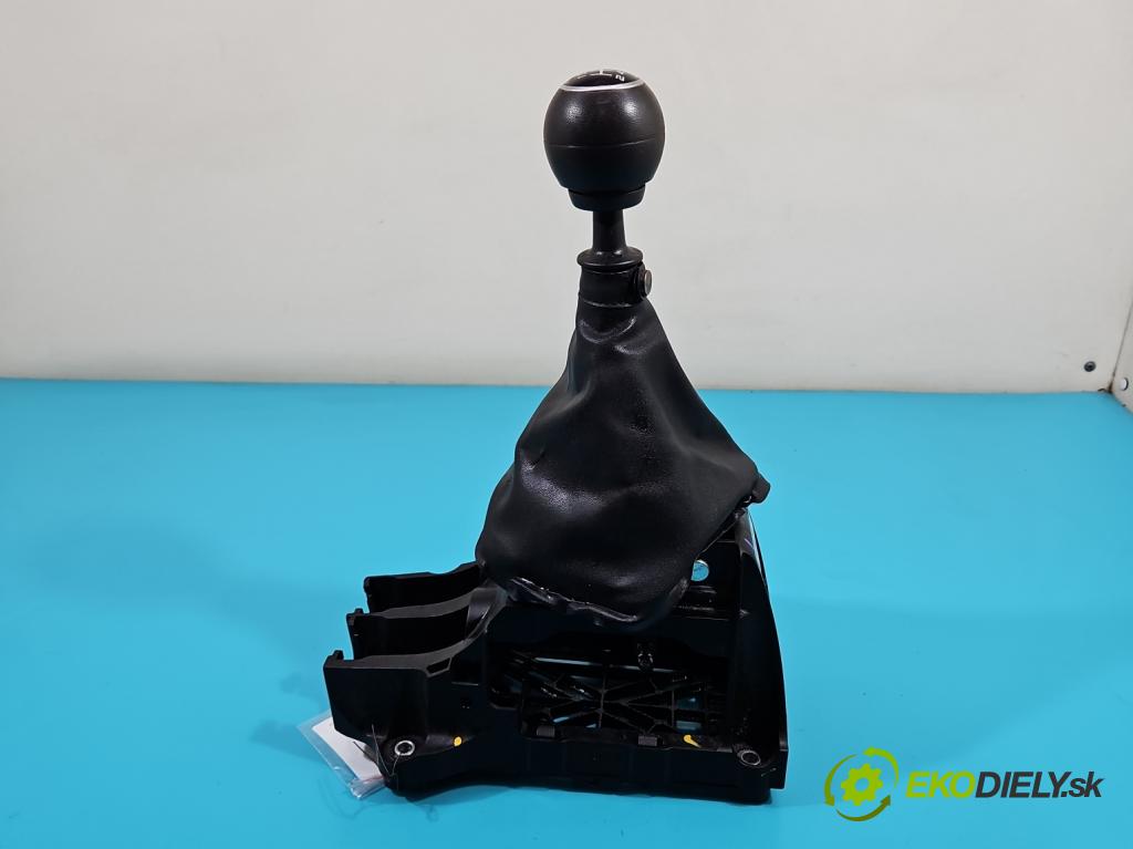 Fiat Tipo II 2015- 1.4 16V 95 HP manual 70 kW 1368 cm3 5- Páka: Změny: stupeň,rýchlosť 50295450 (Rýchlostné páky / kulisy)