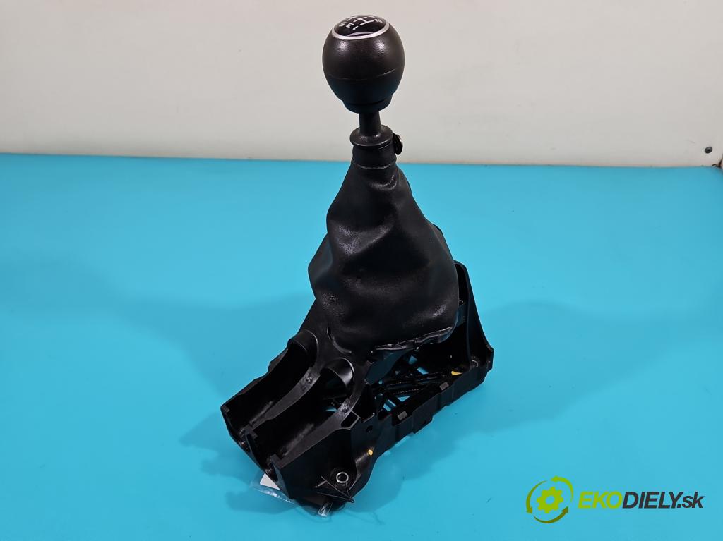 Fiat Tipo II 2015- 1.4 16V 95 HP manual 70 kW 1368 cm3 5- Páka: Změny: stupeň,rýchlosť 50295450 (Rýchlostné páky / kulisy)