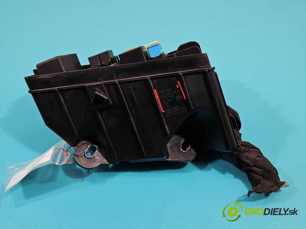 Seat Leon III 2012-2020 2.0 tdi 150 hp manual 110 kW 1968 cm3 5- skříňka pojistková 5Q0907361C (Pojistkové skříňky)