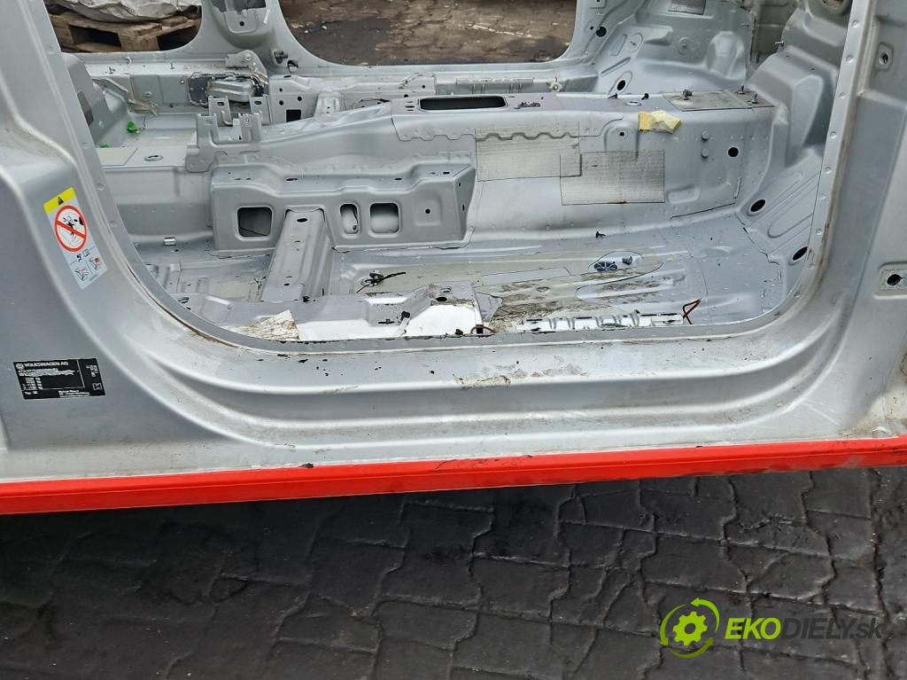 Vw Caddy IV 2020- 2.0 tdi 122 hp manual 90 kW 1968 cm3 5- práh pravý  (Ostatní)