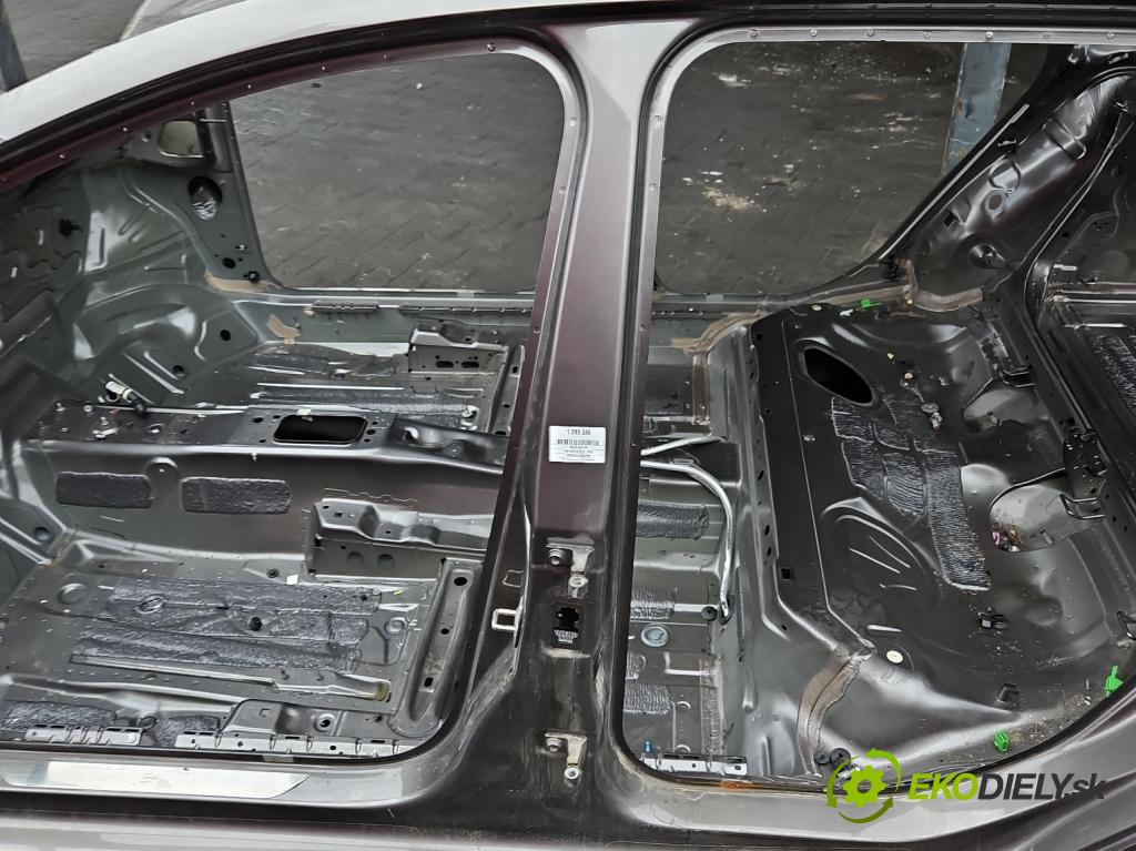 Seat Leon III 2012-2020 2.0 tdi 150 hp manual 110 kW 1968 cm3 5- práh levý  (Ostatní)