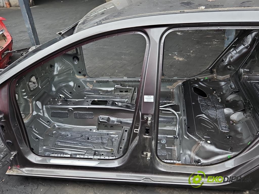 Seat Leon III 2012-2020 2.0 tdi 150 hp manual 110 kW 1968 cm3 5- práh levý  (Ostatní)