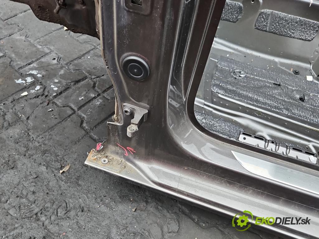 Seat Leon III 2012-2020 2.0 tdi 150 hp manual 110 kW 1968 cm3 5- práh levý  (Ostatní)