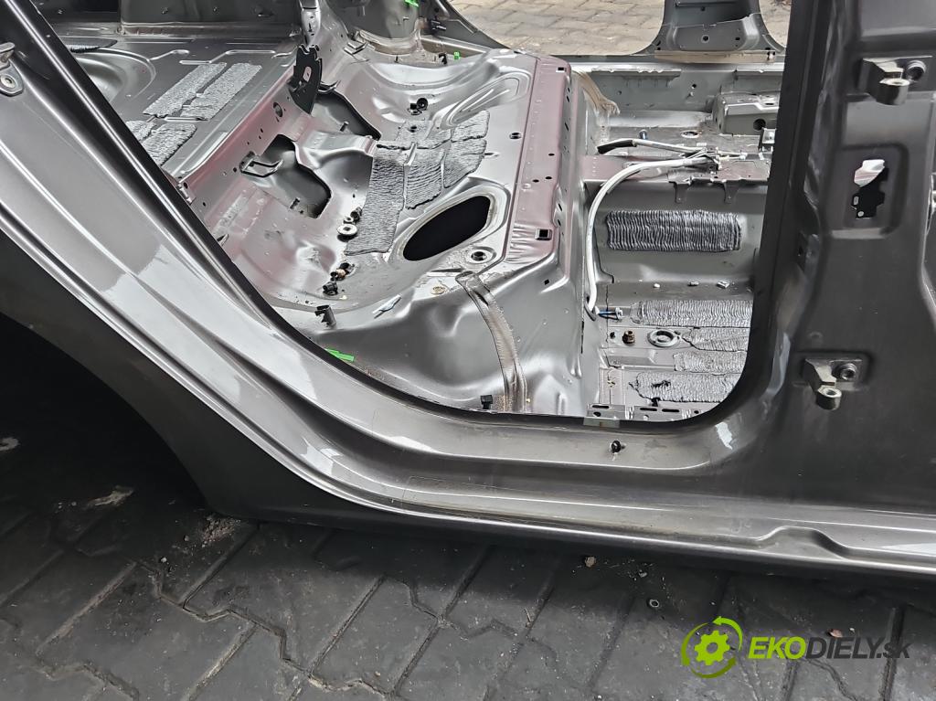 Seat Leon III 2012-2020 2.0 tdi 150 hp manual 110 kW 1968 cm3 5- práh pravý  (Ostatní)